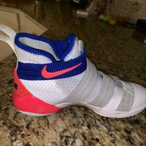 basketball shoes only worn once